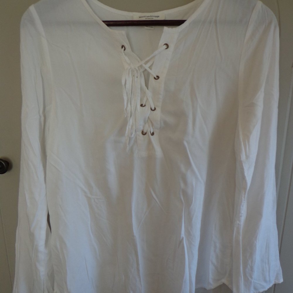 NWOT beachlunchlounge Hi-Lo Tunic SX/TP Tie Laces White Bell Cuffs